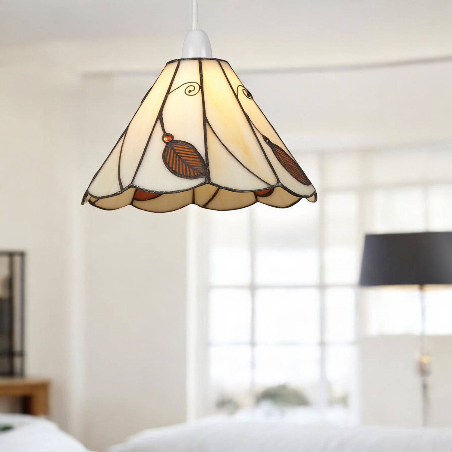 Tiffany Style Pendant Light Shade, 25 cm, Beige Leaf Design, Scalloped Glass (Brown)